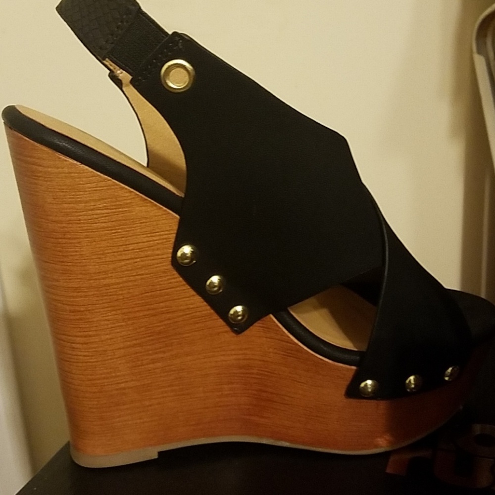 Wedge shoes